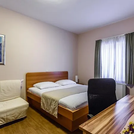 Gostinjska kuća Near The 4*