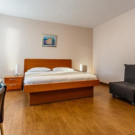 Gostinjska kuća Near The 4*